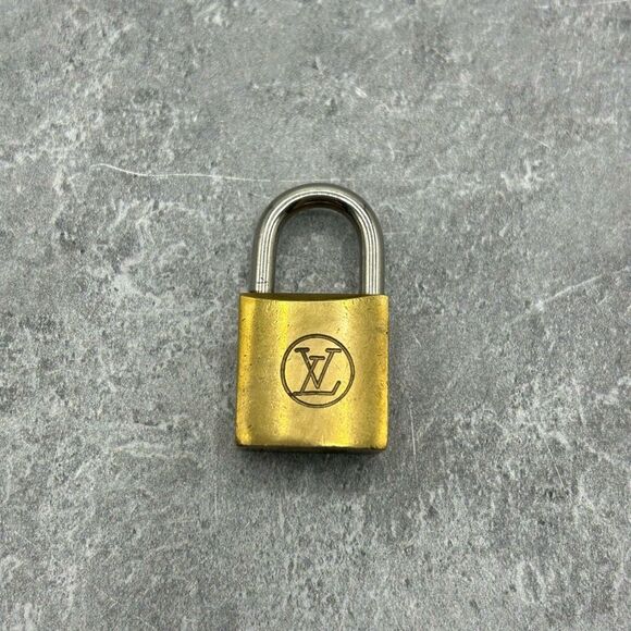 Authentic Vintage Louis Vuitton Brass Lock And Key Bag Charm Padlock #230 - Picture 3 of 13